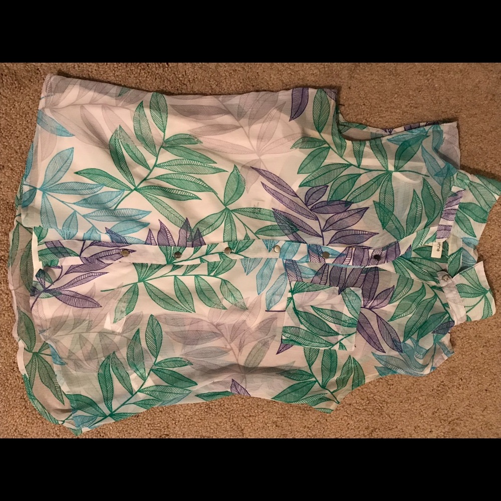 Patterned cute white shirt